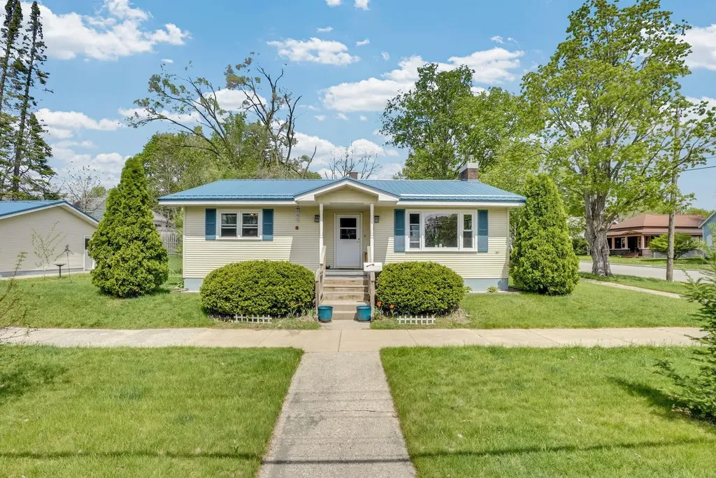 621 Cherry Street Cadillac City MI 49601