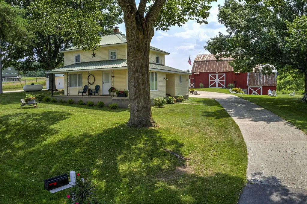 4135 Schoolcraft Kearney Township MI 49615