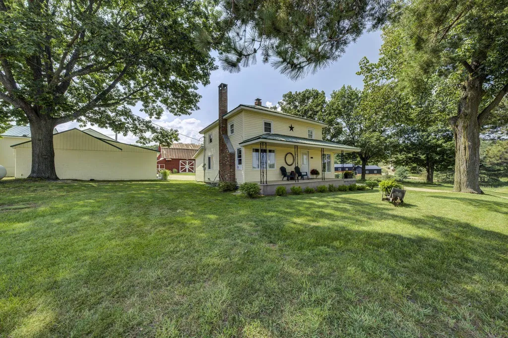 4135 Schoolcraft Kearney Township MI 49615