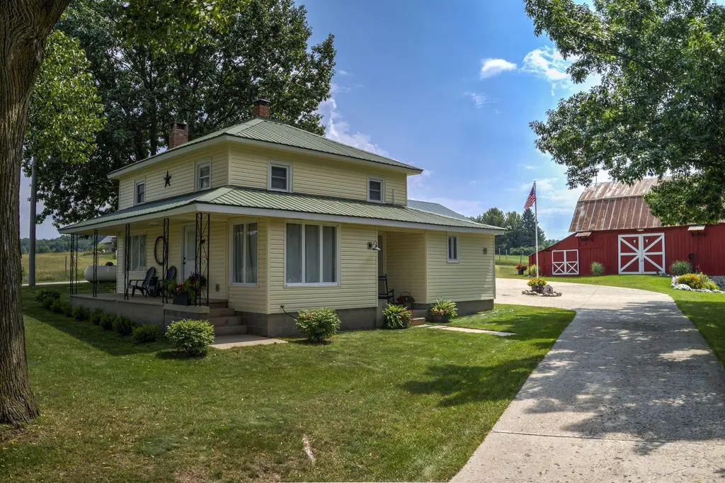 4135 Schoolcraft Kearney Township MI 49615