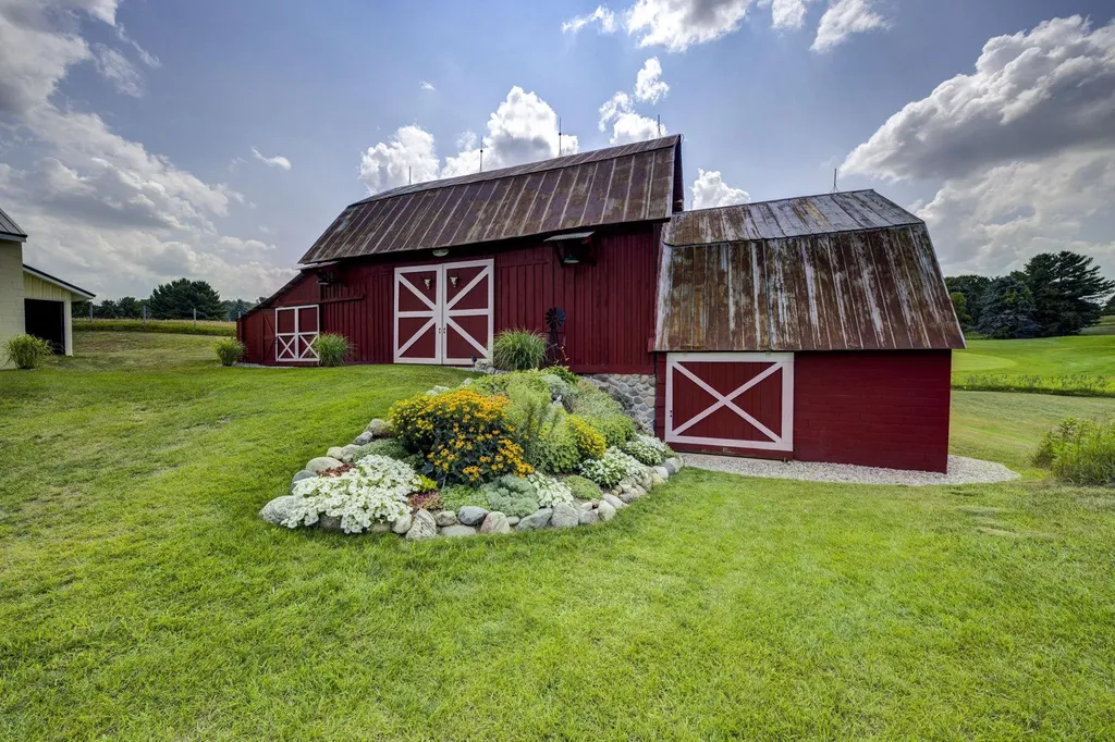 4135 Schoolcraft Kearney Township MI 49615