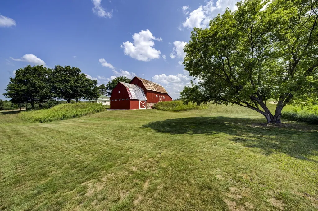 4135 Schoolcraft Kearney Township MI 49615