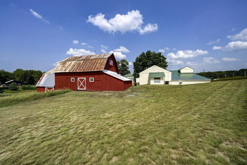 4135 Schoolcraft Kearney Township MI 49615