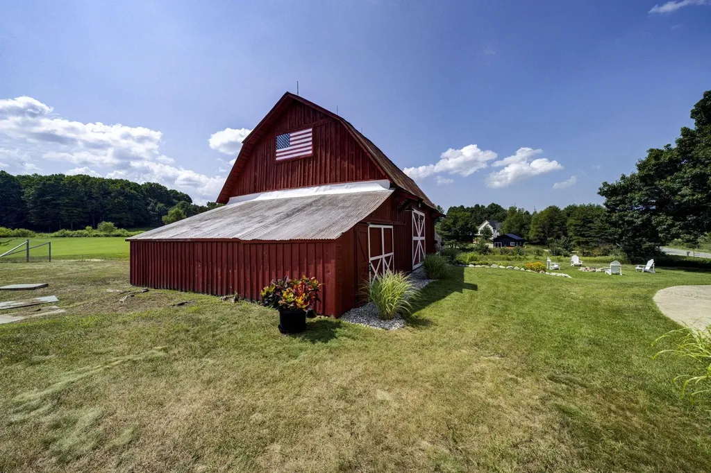4135 Schoolcraft Kearney Township MI 49615