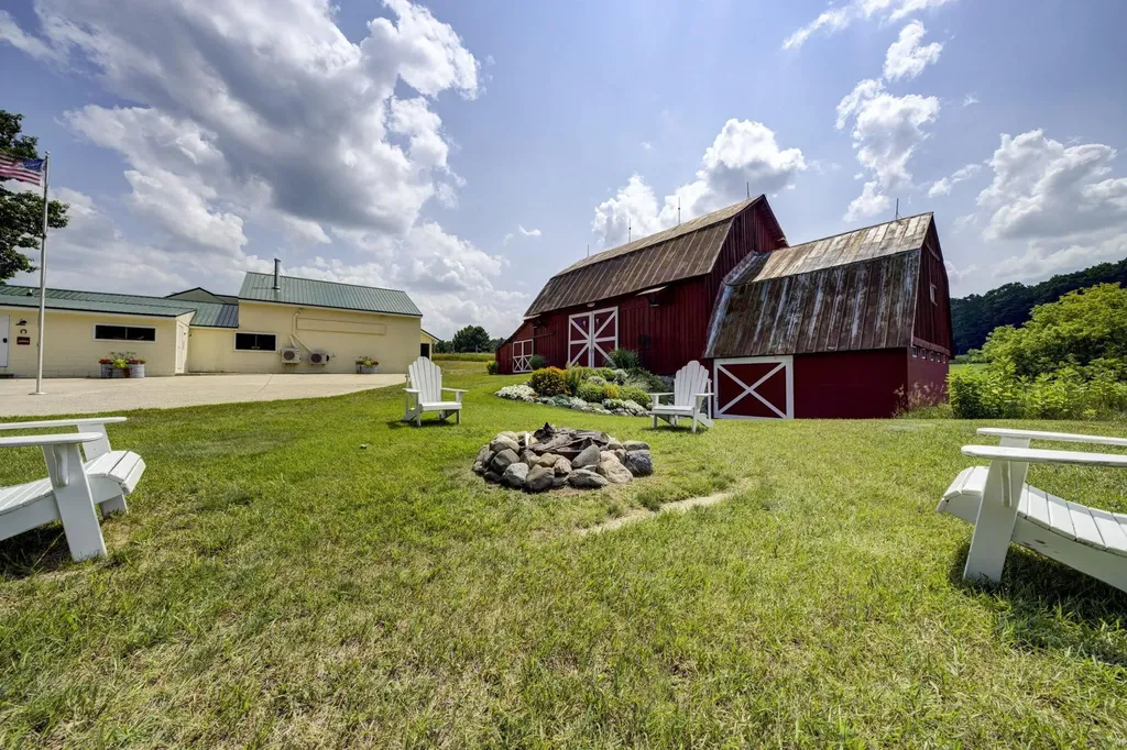 4135 Schoolcraft Kearney Township MI 49615