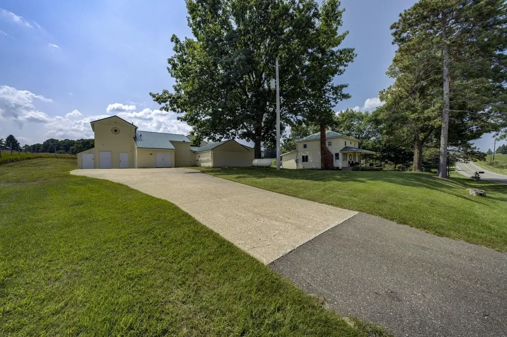 4135 Schoolcraft Kearney Township MI 49615