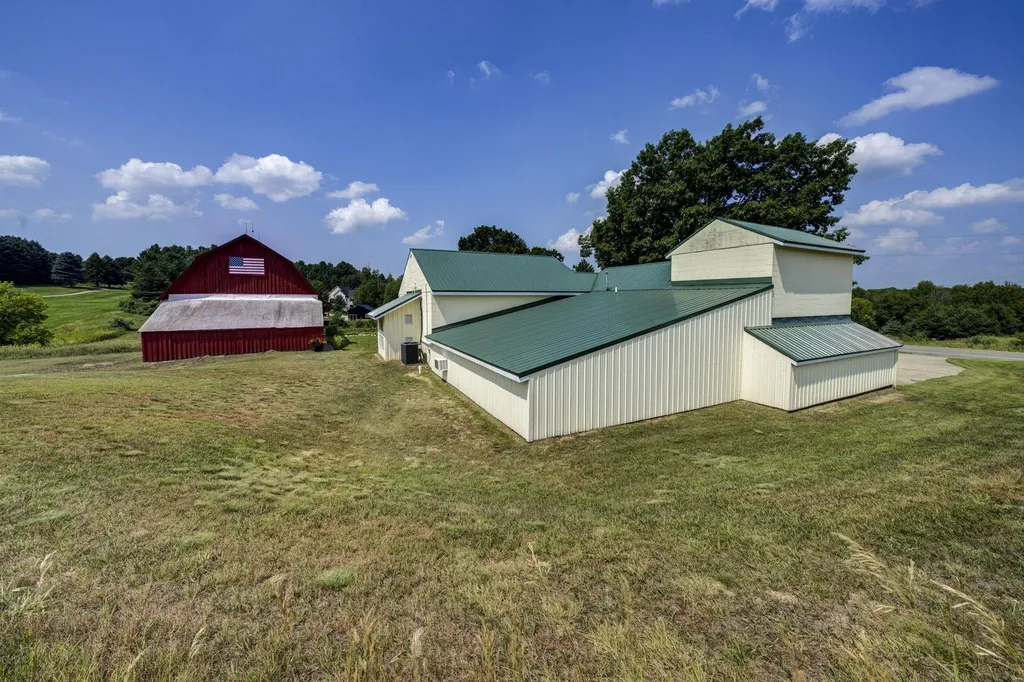 4135 Schoolcraft Kearney Township MI 49615