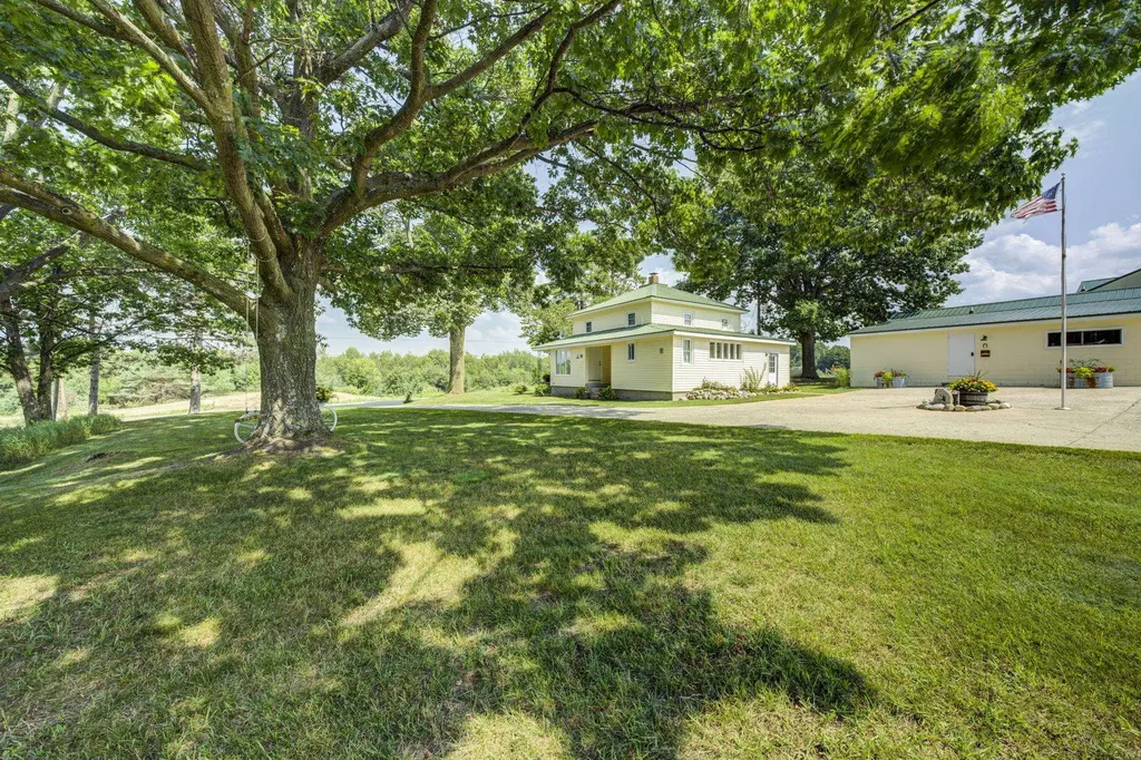 4135 Schoolcraft Kearney Township MI 49615
