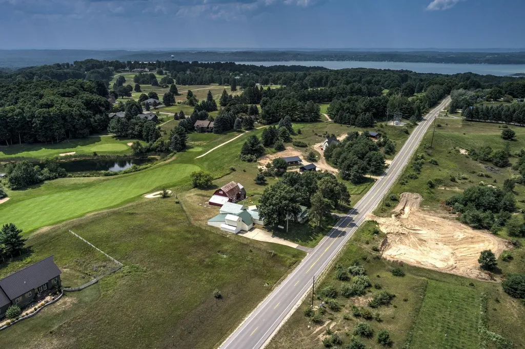 4135 Schoolcraft Kearney Township MI 49615