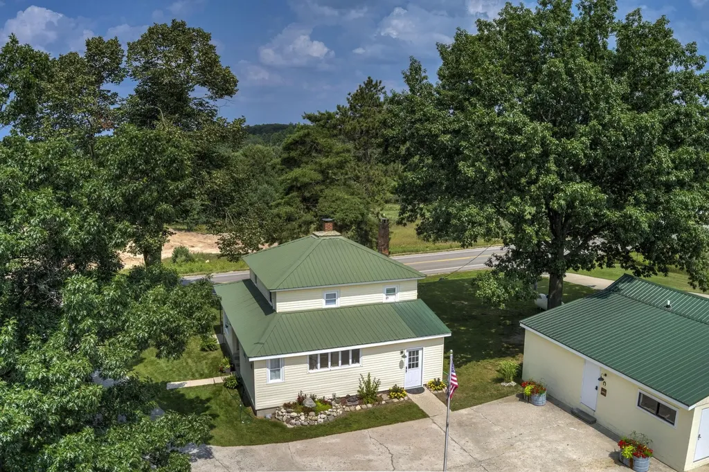 4135 Schoolcraft Kearney Township MI 49615