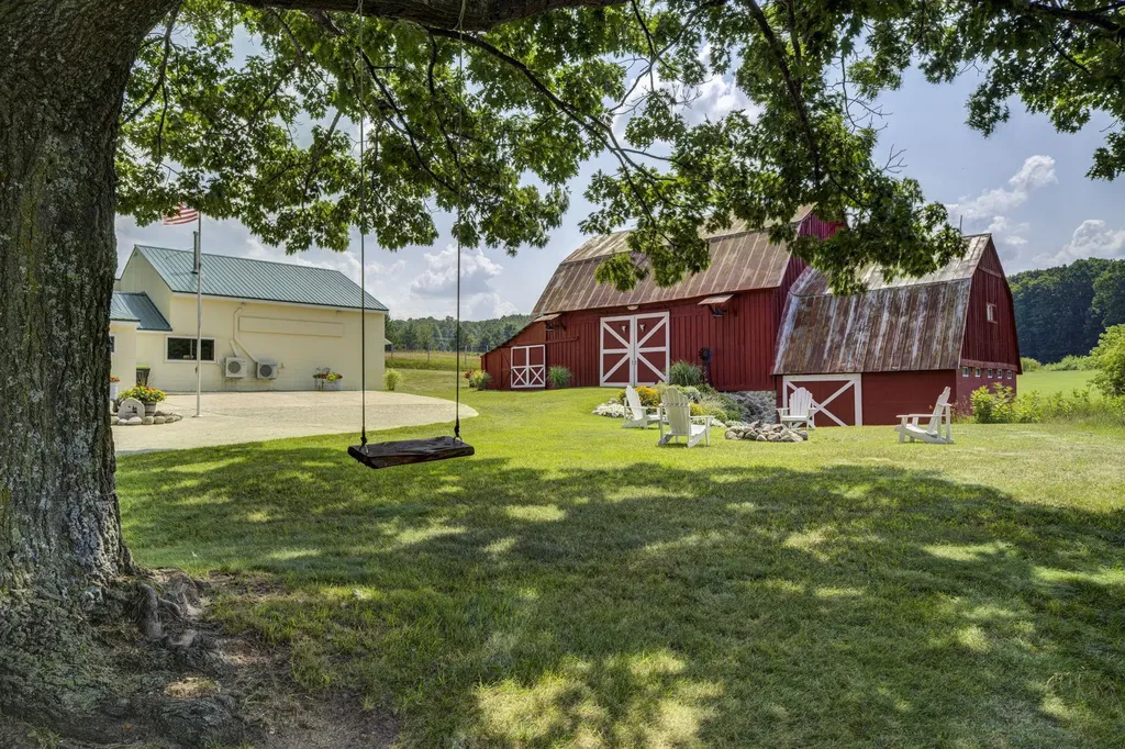 4135 Schoolcraft Kearney Township MI 49615