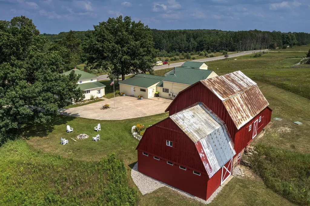 4135 Schoolcraft Kearney Township MI 49615