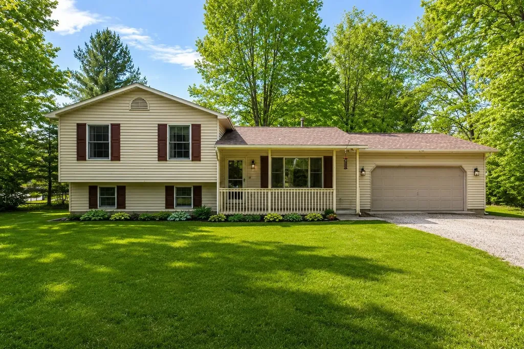 9219 Blackburn Drive Long Lake Township MI 49685