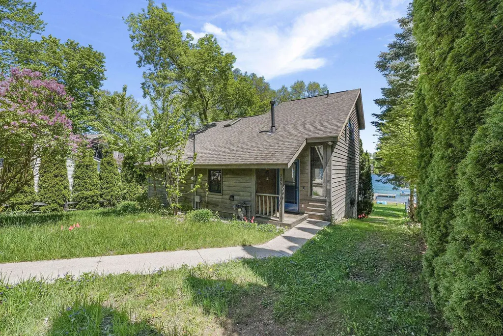 286 Neuman Street Garfield Charter Township MI 49685