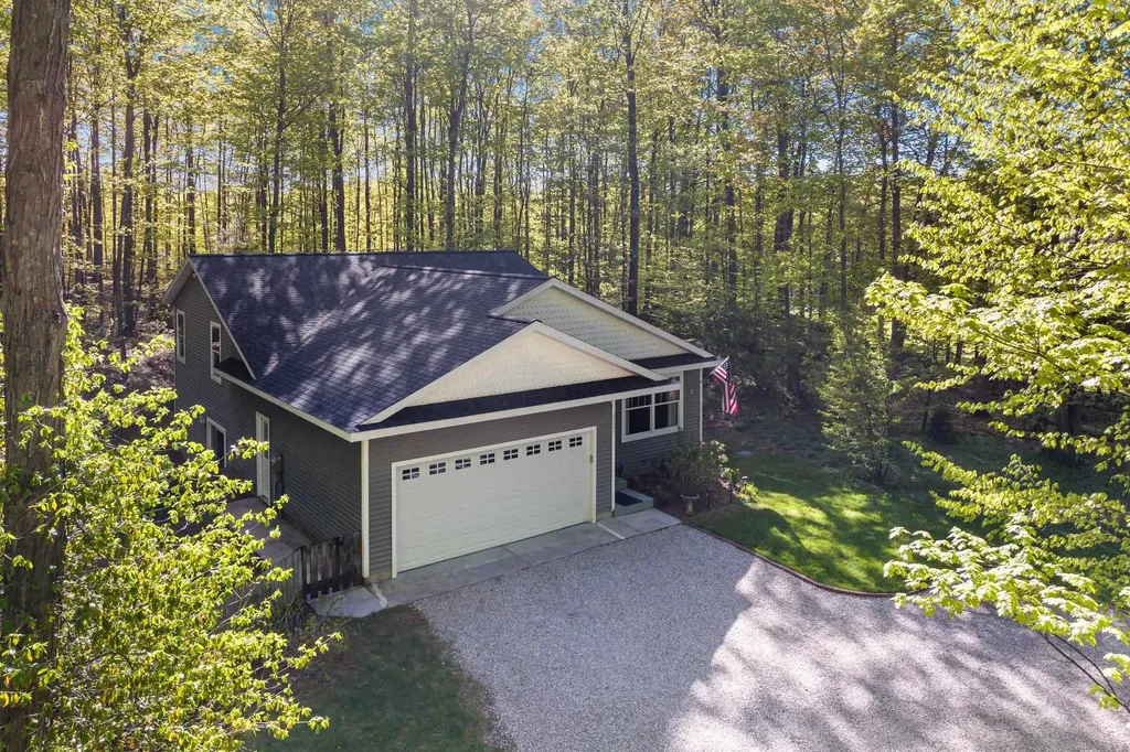 2177 N Jacobson Road Suttons Bay Township MI 49682