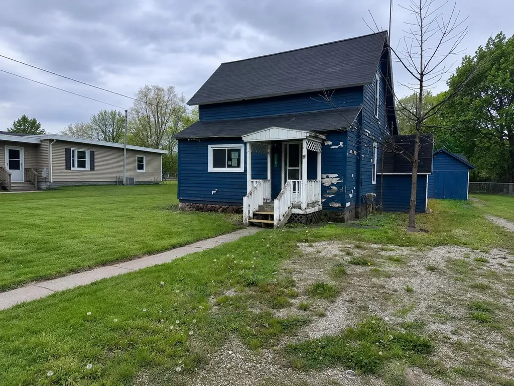 125 N Chippewa Shepherd Village MI 48883