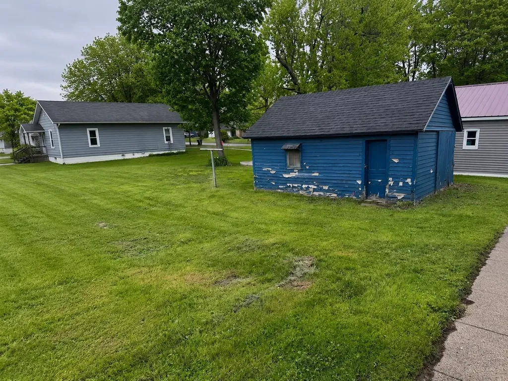 125 N Chippewa Shepherd Village MI 48883
