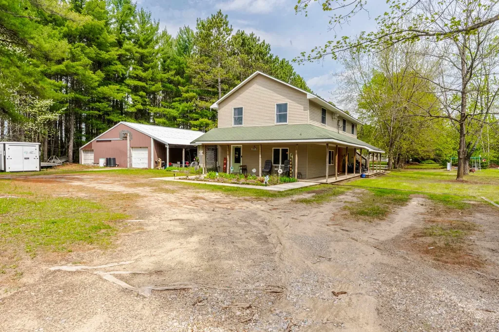 10942 Thiel Road Long Lake Township MI 49685
