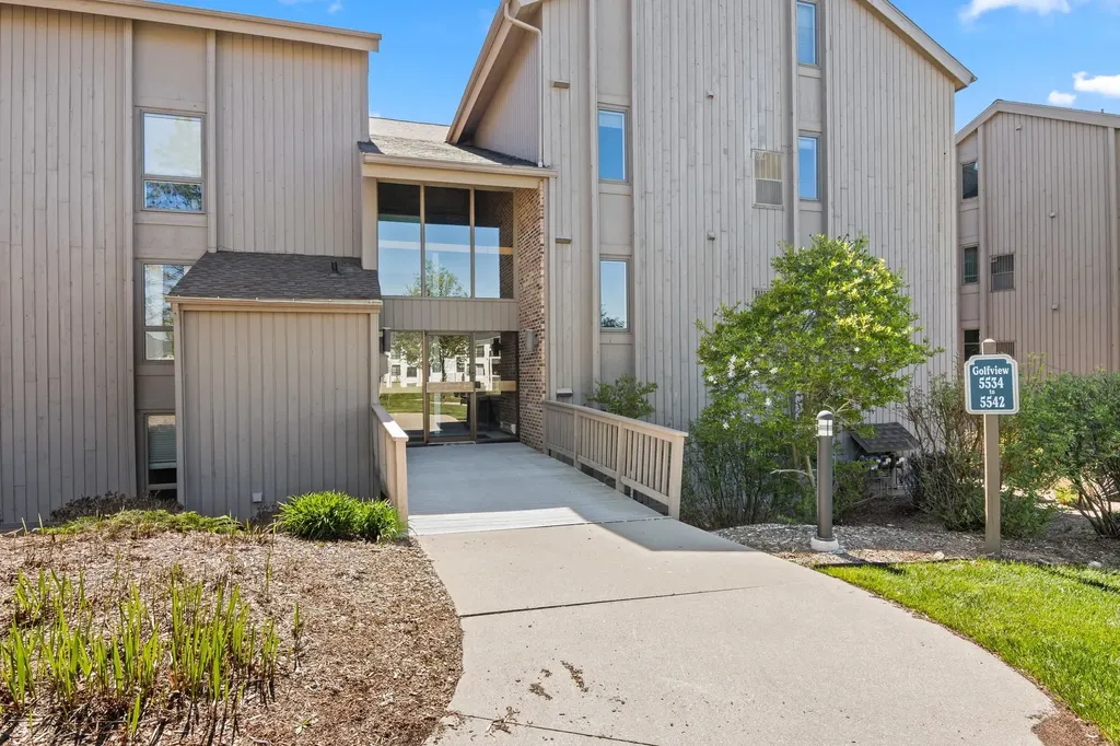 5542 Golfview Court Acme Township MI 49690