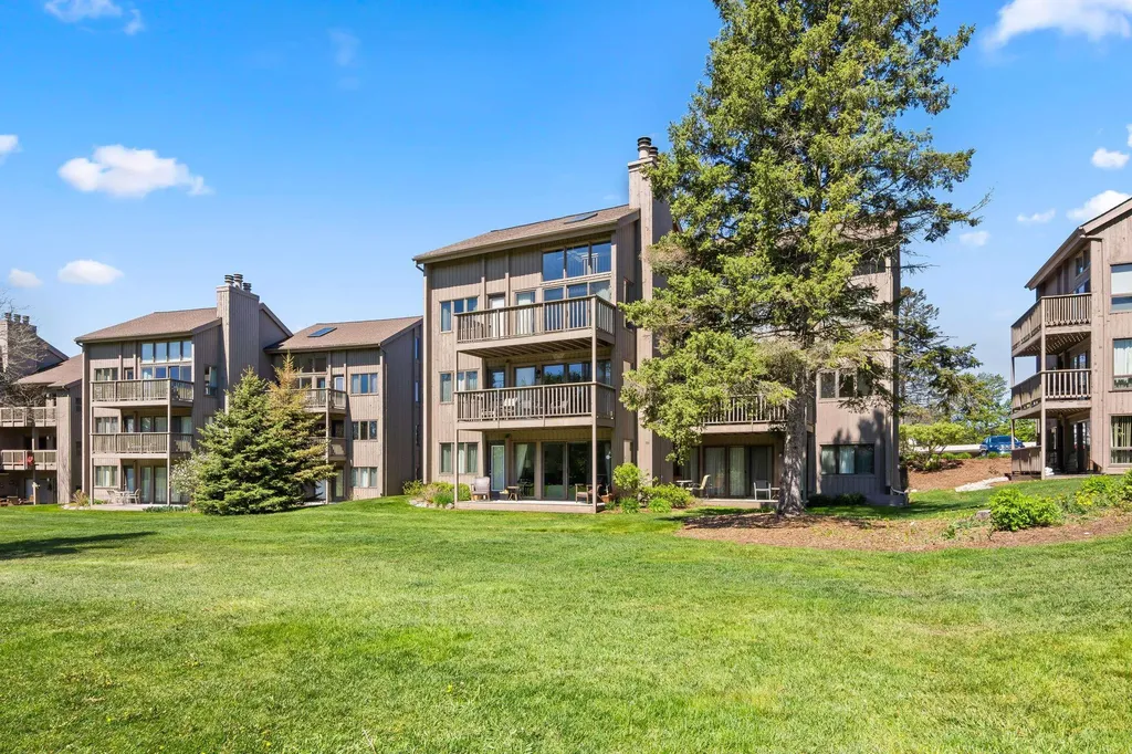 5542 Golfview Court Acme Township MI 49690