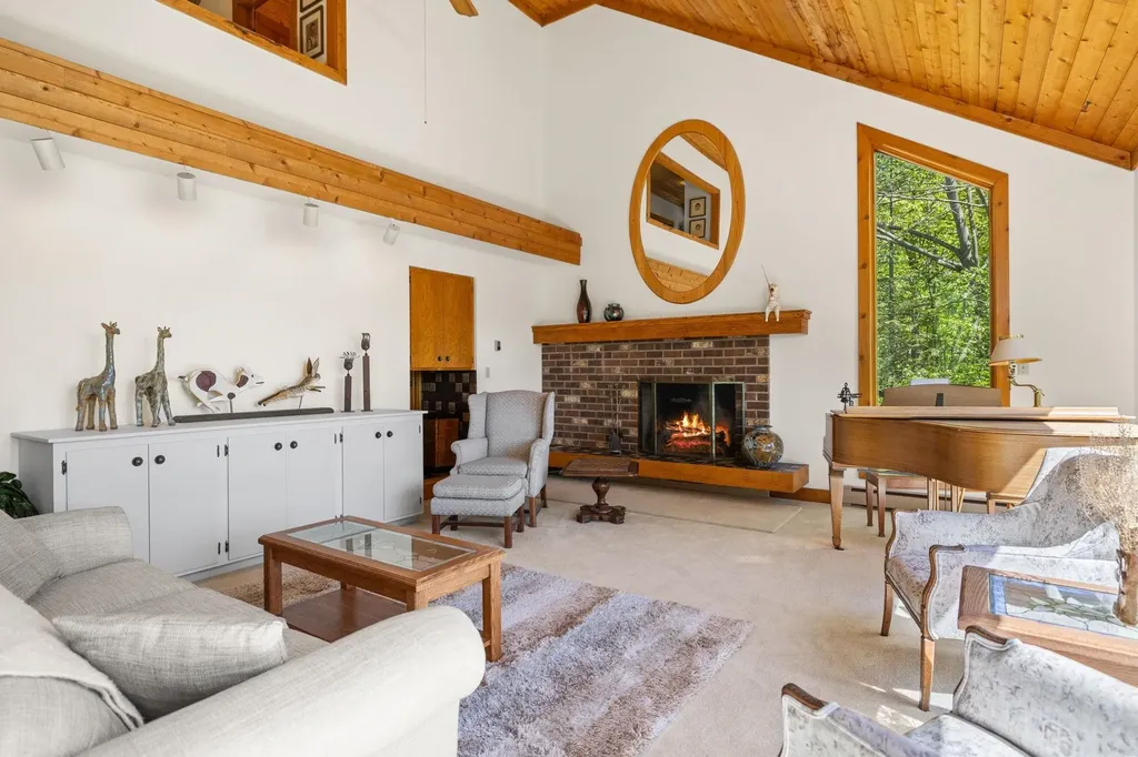 9393 Lou-len Lane Elmwood Charter Township MI 49684