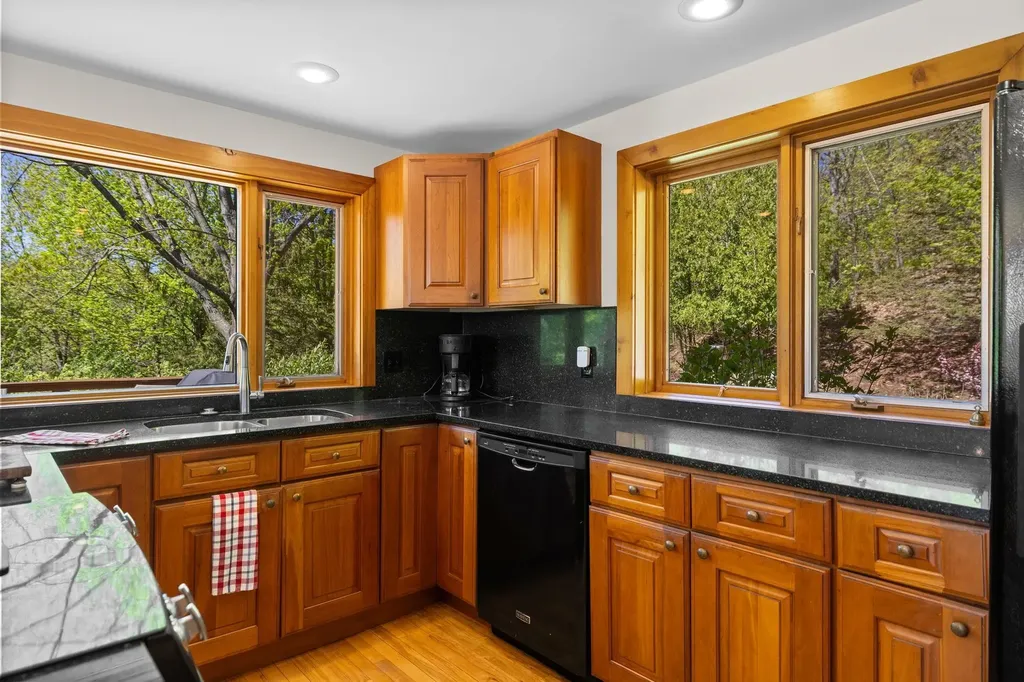 9393 Lou-len Lane Elmwood Charter Township MI 49684