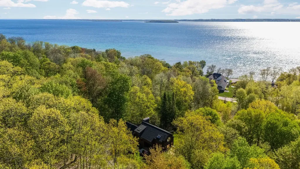 9393 Lou-len Lane Elmwood Charter Township MI 49684