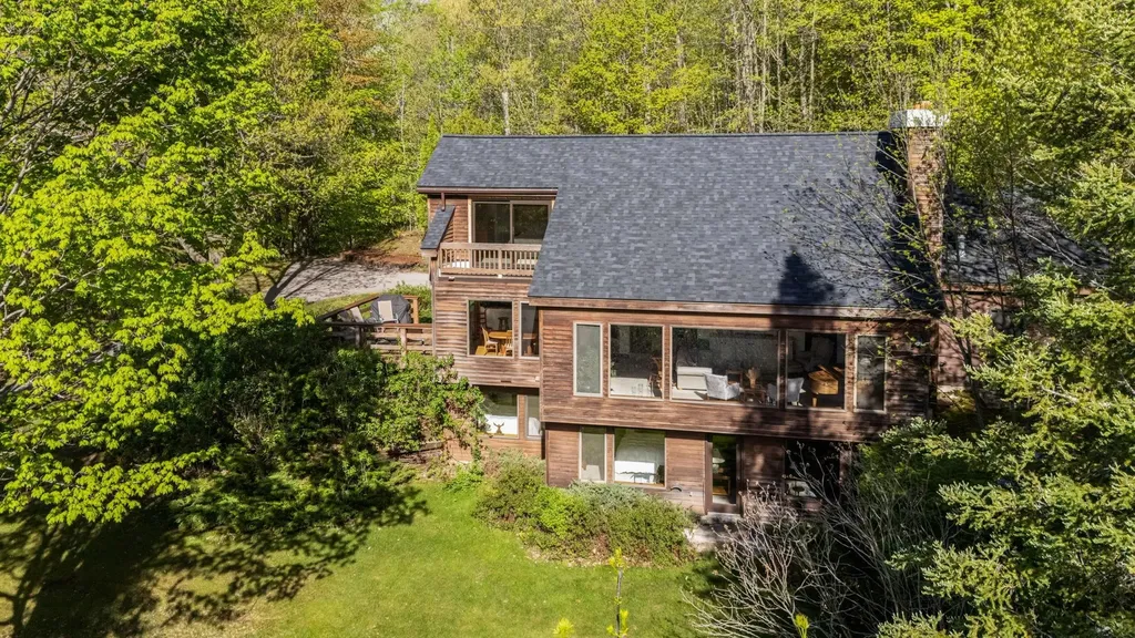 9393 Lou-len Lane Elmwood Charter Township MI 49684