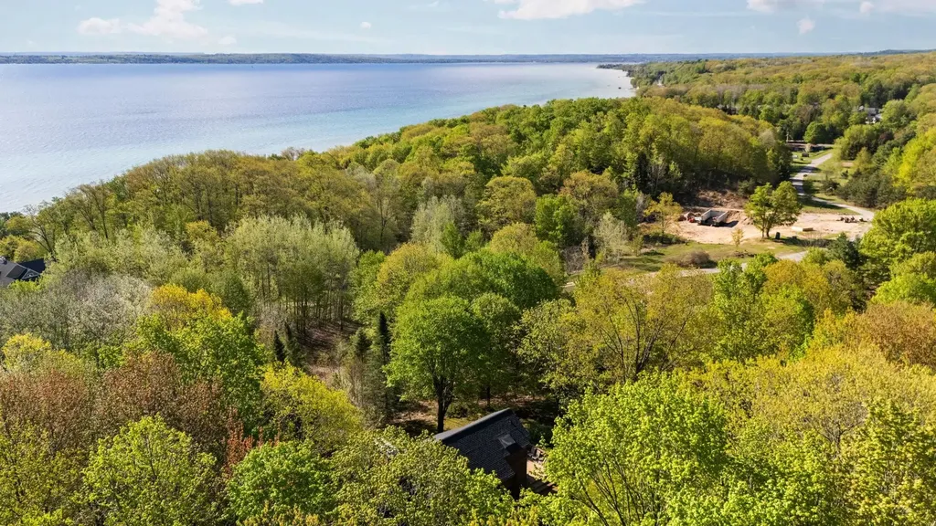 9393 Lou-len Lane Elmwood Charter Township MI 49684