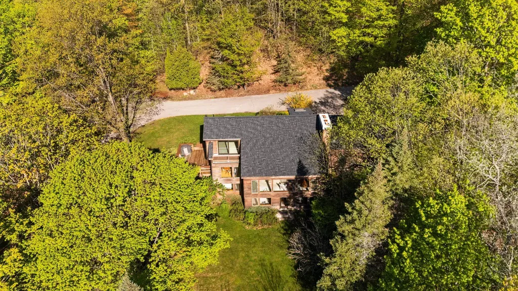 9393 Lou-len Lane Elmwood Charter Township MI 49684