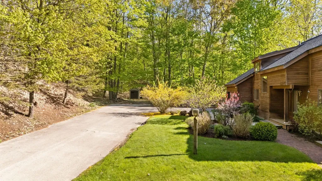 9393 Lou-len Lane Elmwood Charter Township MI 49684