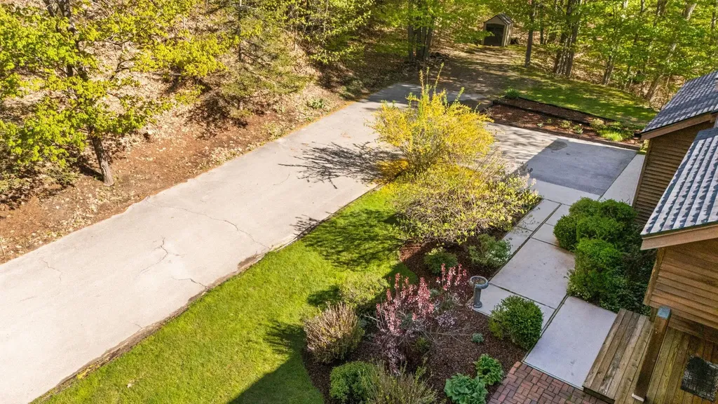 9393 Lou-len Lane Elmwood Charter Township MI 49684