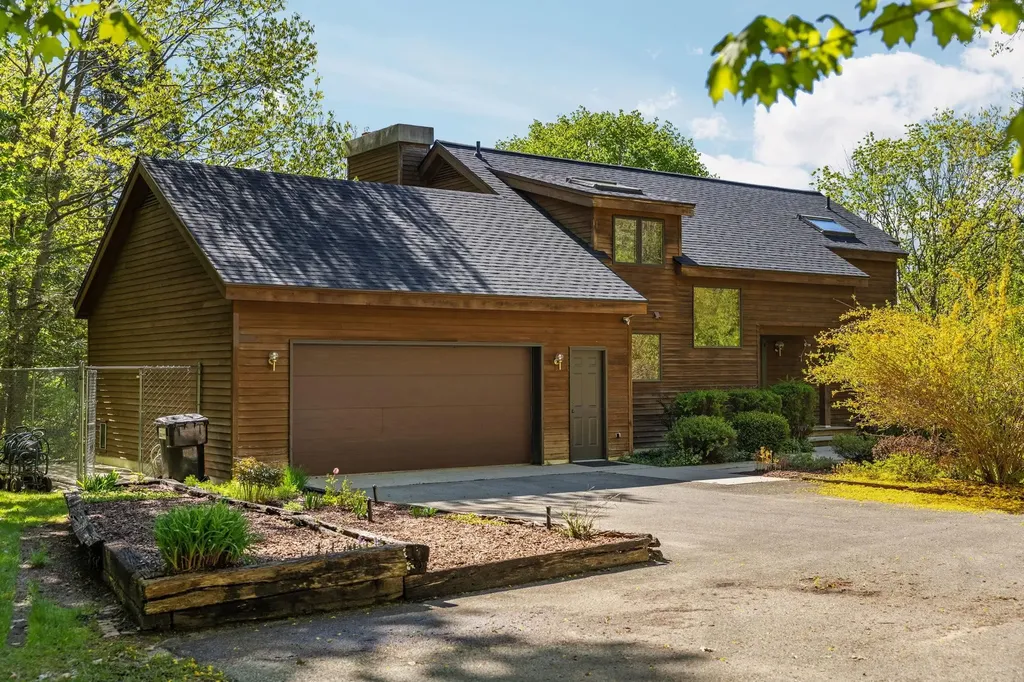 9393 Lou-len Lane Elmwood Charter Township MI 49684