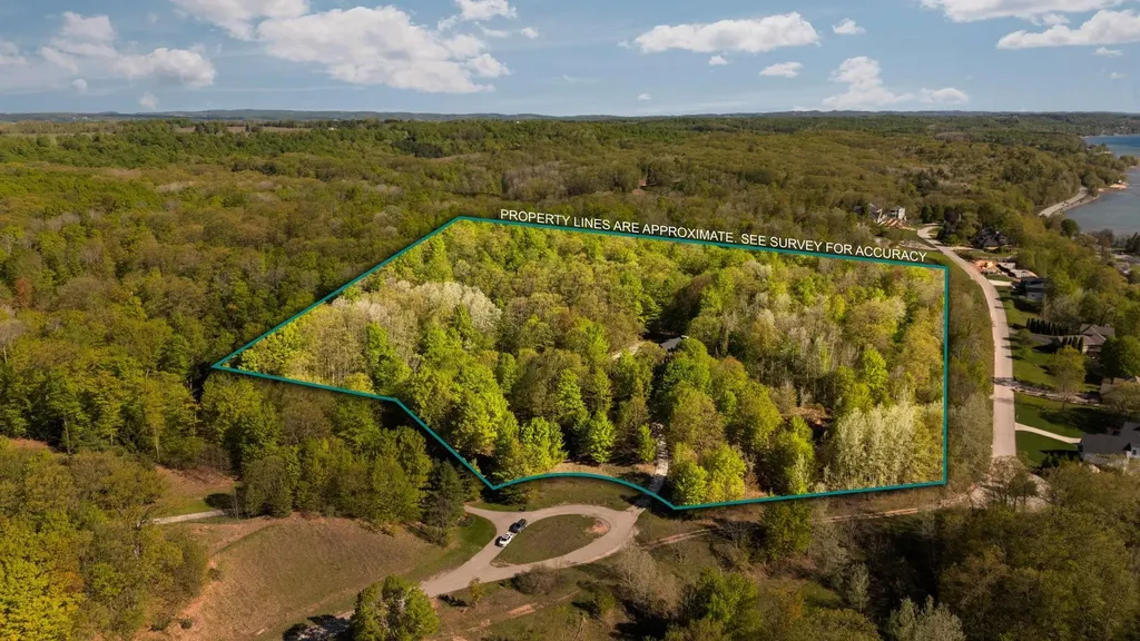 9393 Lou-len Lane Elmwood Charter Township MI 49684