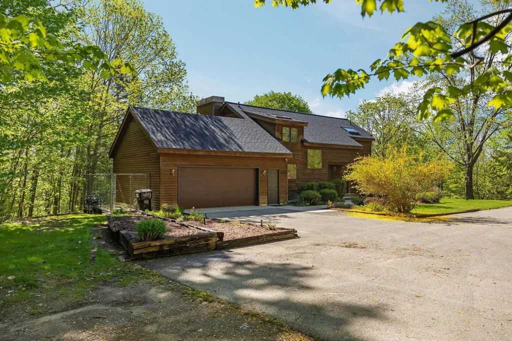 9393 Lou-len Lane Elmwood Charter Township MI 49684