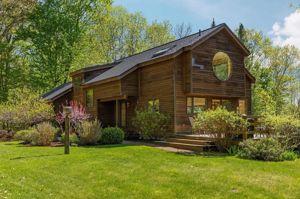 9393 Lou-len Lane Elmwood Charter Township MI 49684
