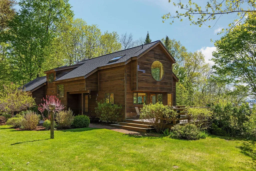 9393 Lou-len Lane Elmwood Charter Township MI 49684