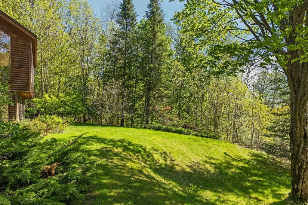 9393 Lou-len Lane Elmwood Charter Township MI 49684