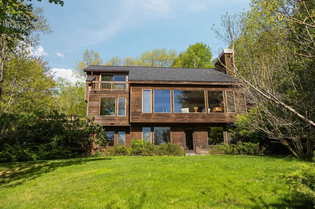 9393 Lou-len Lane Elmwood Charter Township MI 49684