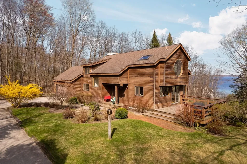 9393 Lou-len Lane Elmwood Charter Township MI 49684