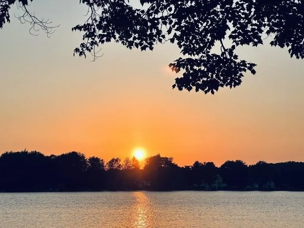 827 NE Lake Drive Excelsior Township MI 49646