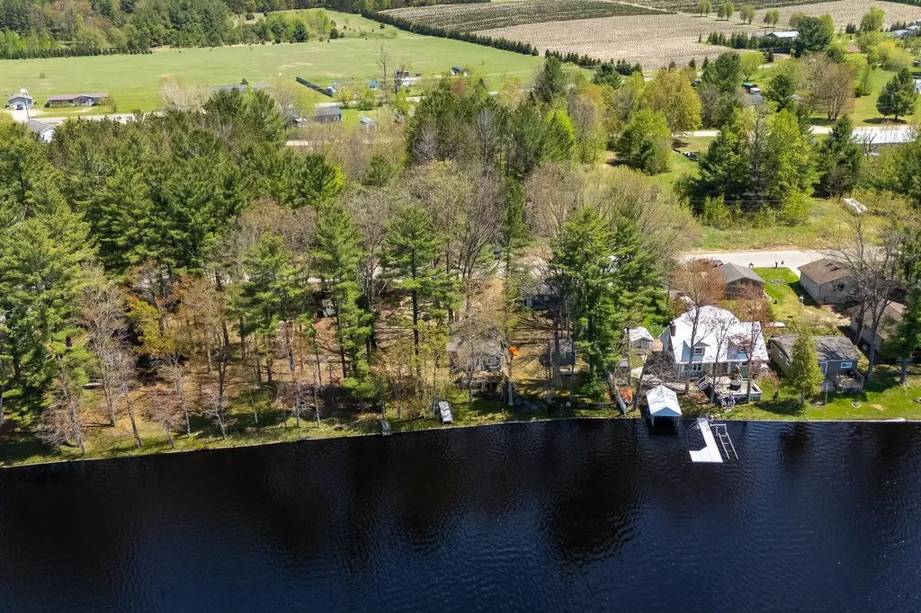 827 NE Lake Drive Excelsior Township MI 49646