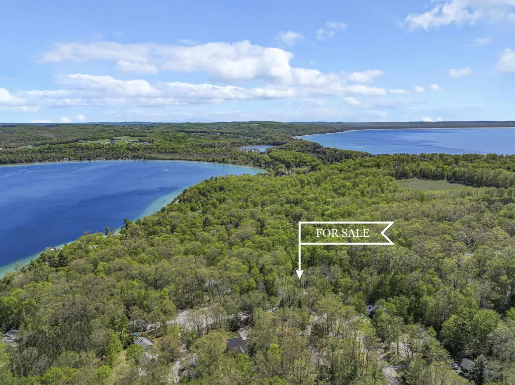 4021 E Oxford Drive Leland Township MI 49654