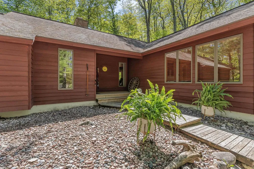 4021 E Oxford Drive Leland Township MI 49654
