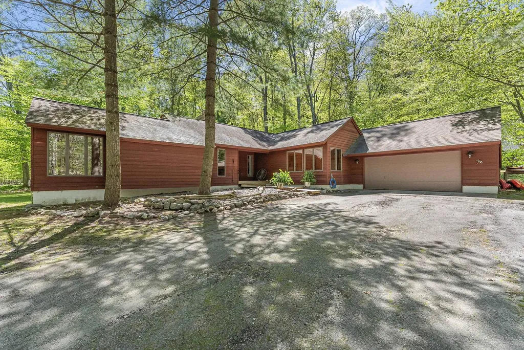 4021 E Oxford Drive Leland Township MI 49654