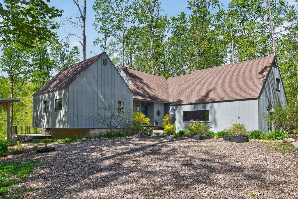7310 Stolt Hayes Township MI 49720