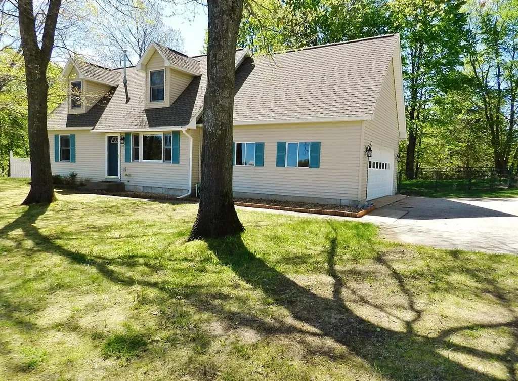 249 Peach Tree Drive East Bay Township MI 49896