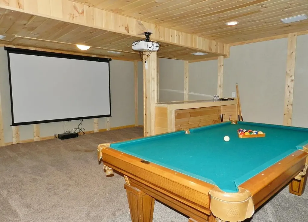 249 Peach Tree Drive East Bay Township MI 49896
