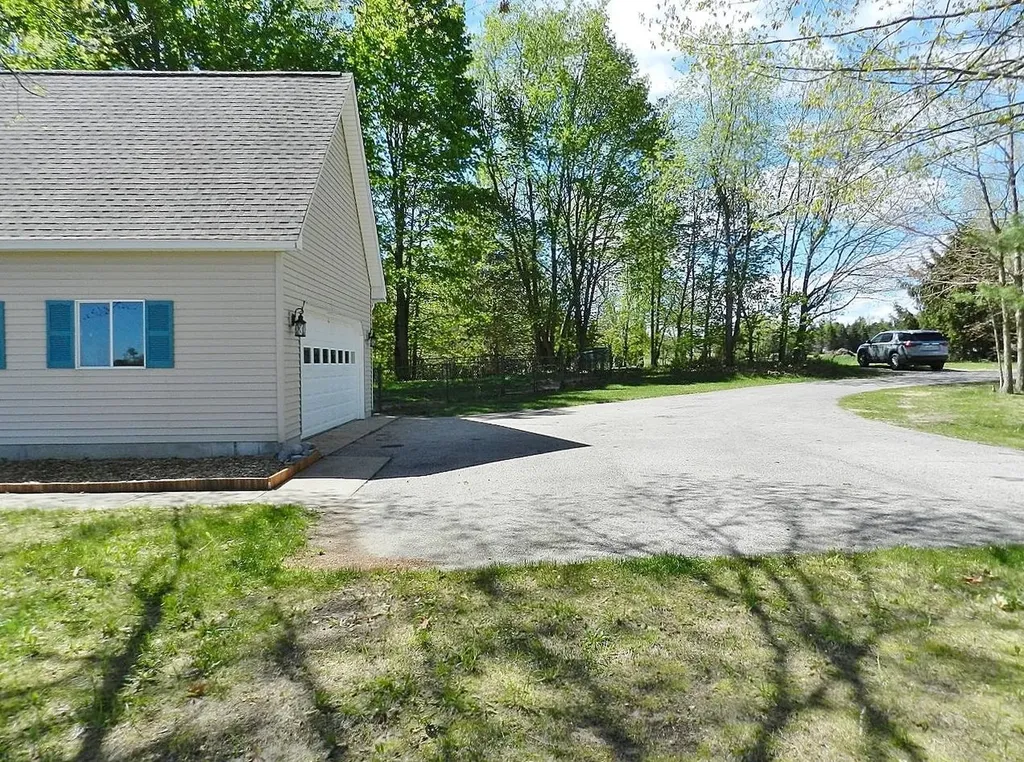 249 Peach Tree Drive East Bay Township MI 49896