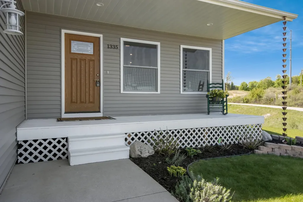 1335 Umber Drive Garfield Charter Township MI 49696